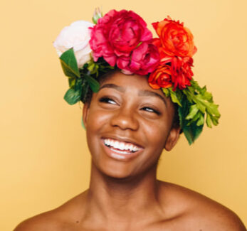 d03-Img-Girl-Flowers.jpg